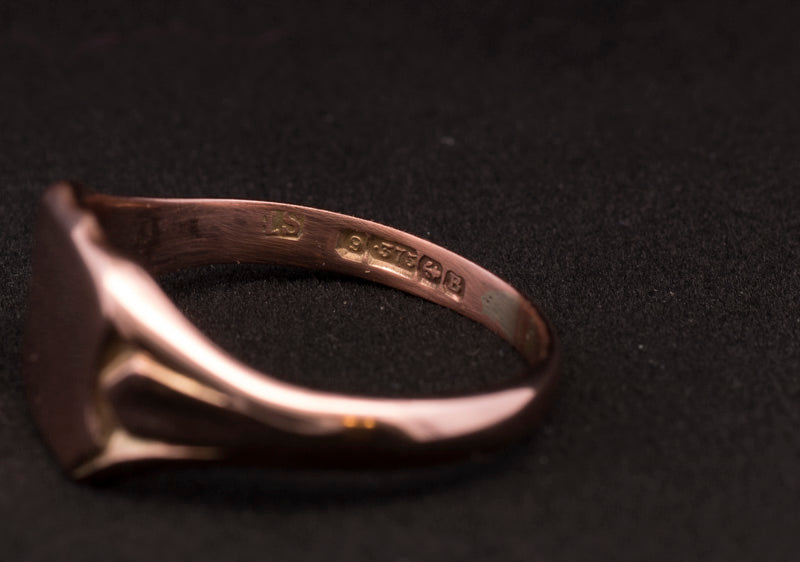 Antique 9ct Rose Gold 'Shield Shape' Signet Ring. Birmingham 1926