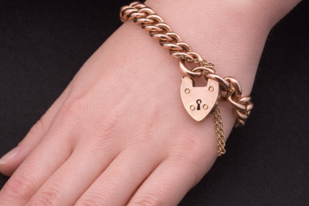 Superb Antique Victorian 15ct Gold Curb Bracelet Original Padlock and Box.