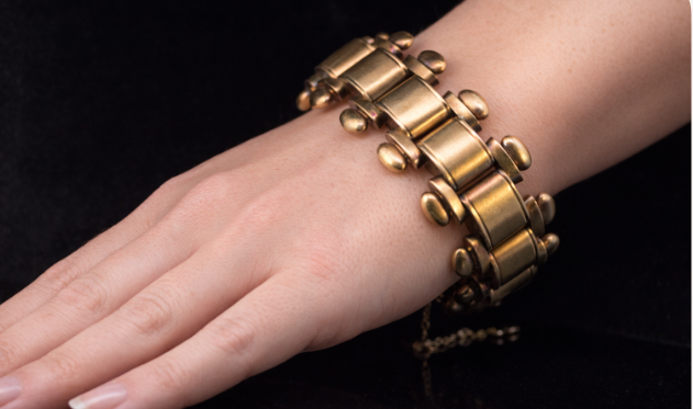 Rare Antique Victorian 'Tank Track' 15ct Gold Bracelet. English Circa 1860. 47.3g