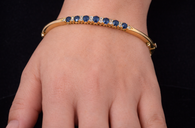 Superb Antique Sapphire and Diamond 18ct Gold Hinged Bangle C.1900. Original Case.