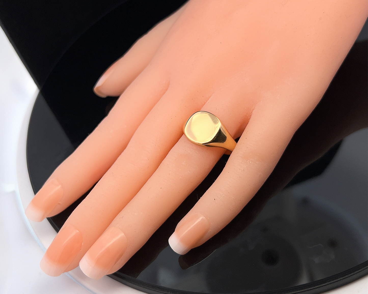 Vintage 18ct Gold Plain Signet Ring Manufactured by Charles Green & Sons