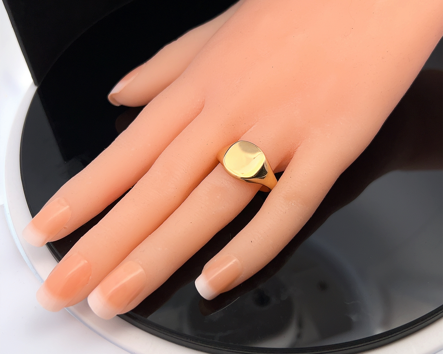 Vintage 18ct Gold Plain Signet Ring Manufactured by Charles Green & Sons