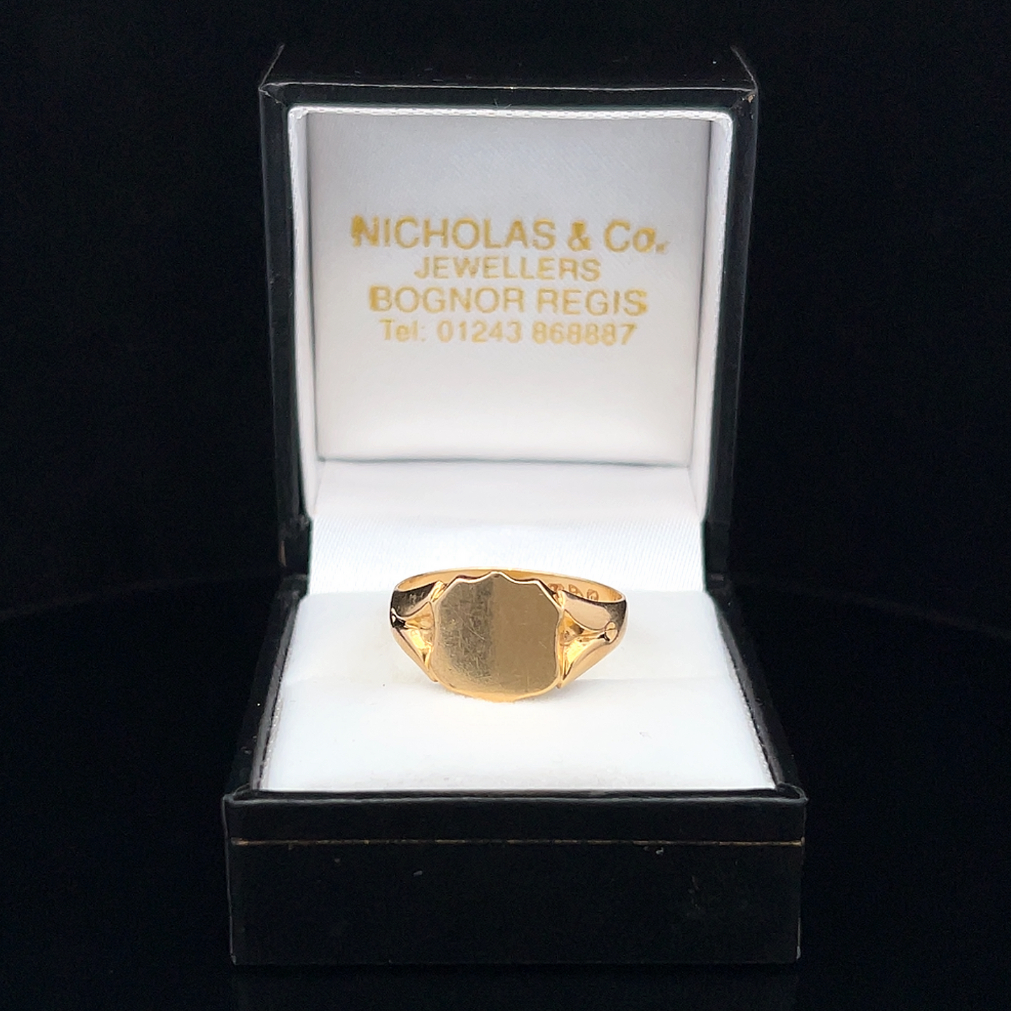Vintage Art Deco Shield Motif 18ct Gold Signet Ring