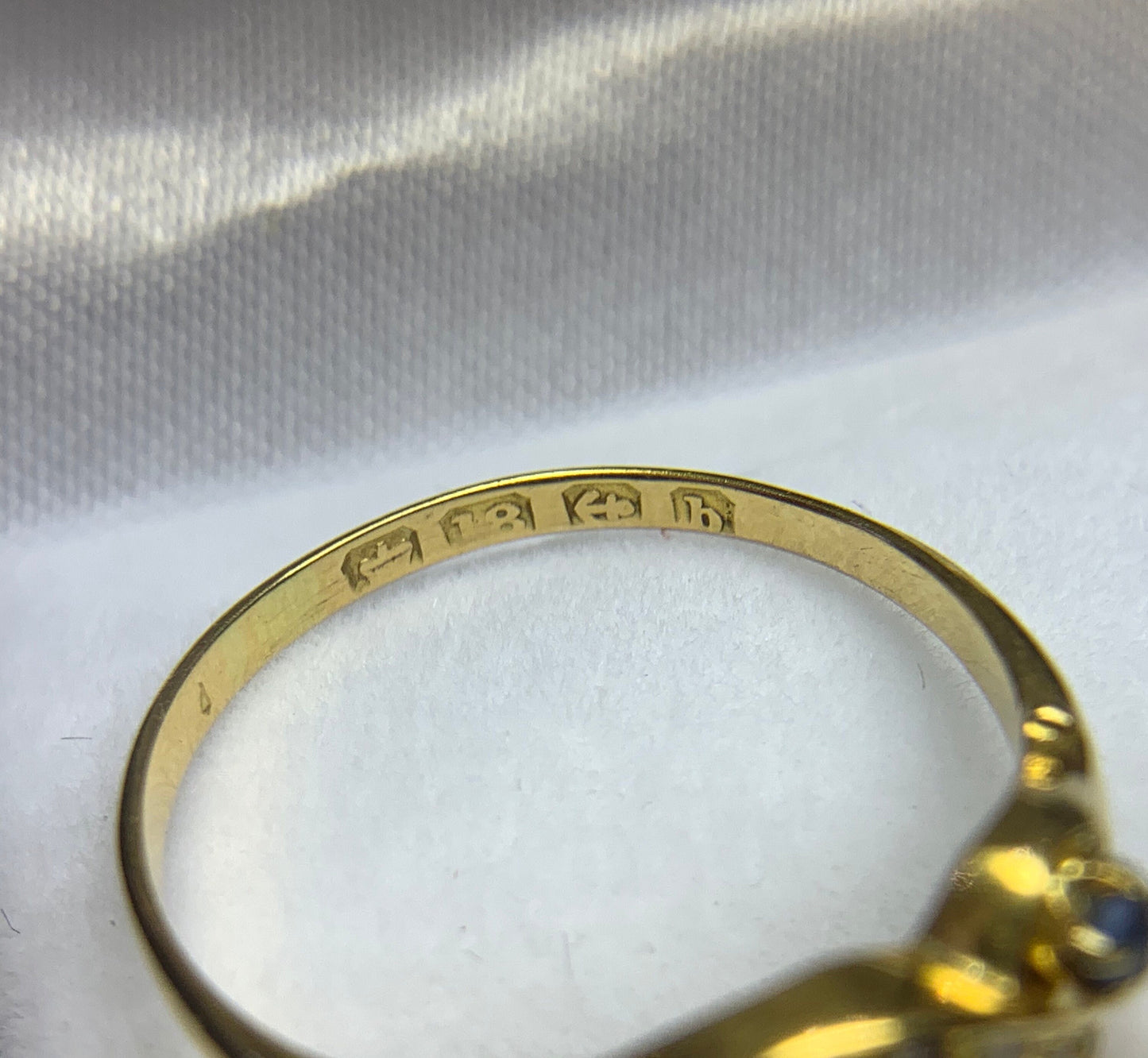 Antique Diamond and Sapphire 18ct Gold Gypsy Ring. Hallmarked Birmingham 1901