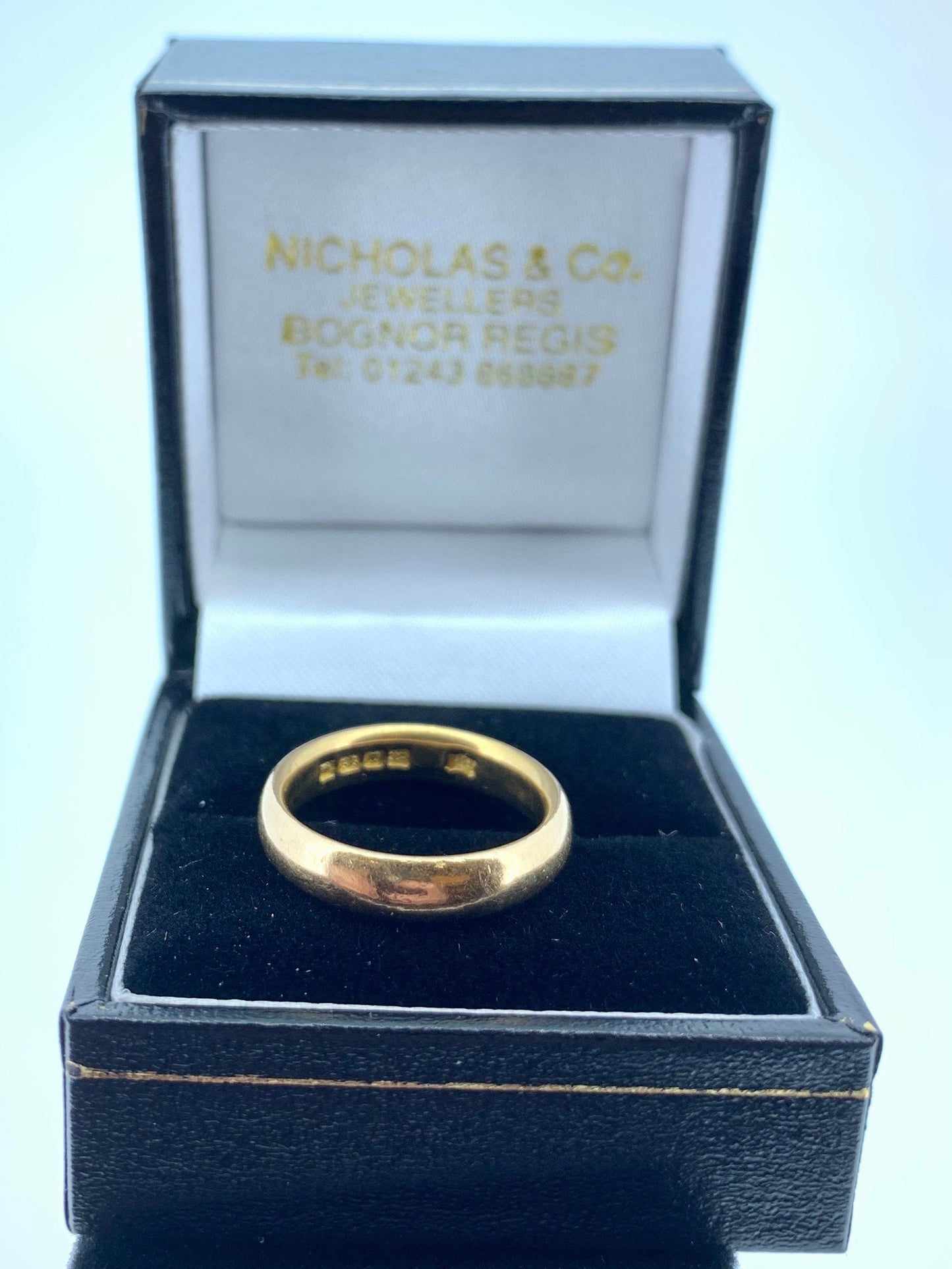 Antique  22ct Gold Court Wedding Ring. London 1922. Timeless 4.1mm Band.