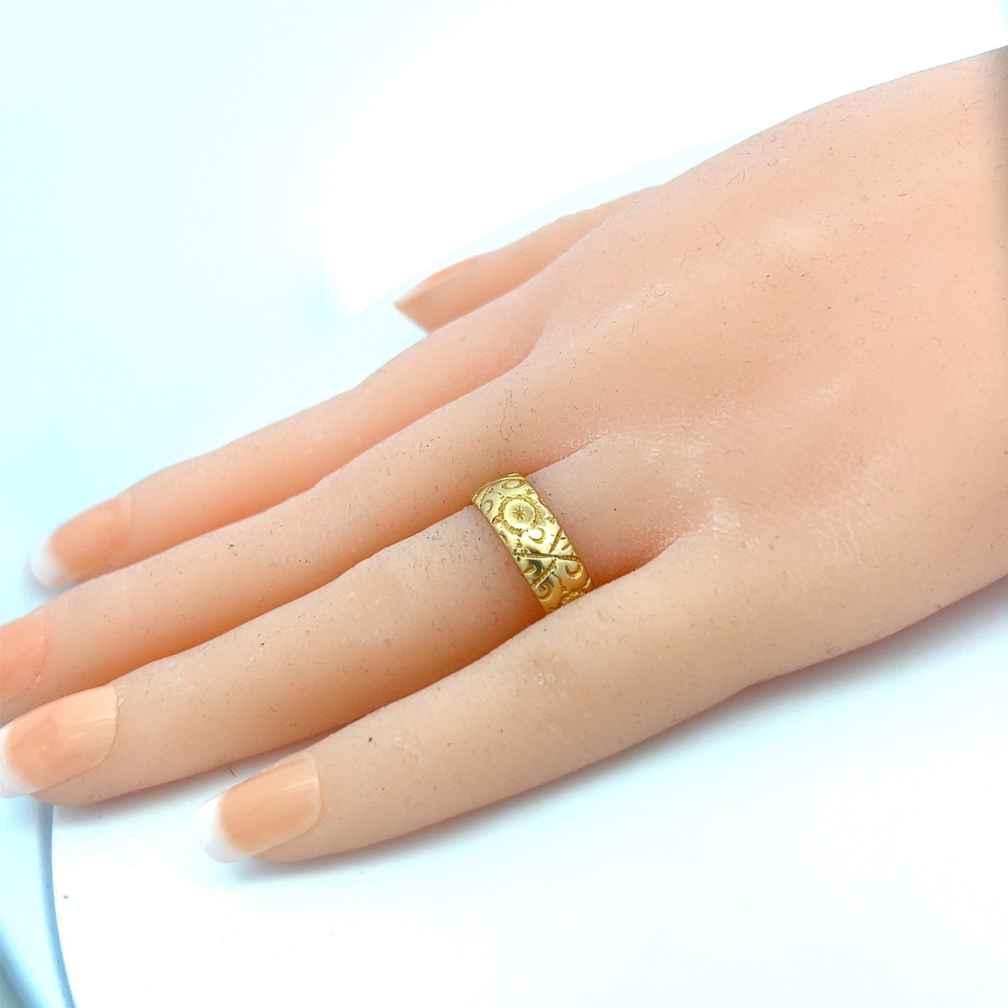 Antique Edwardian 18ct Gold Hand Engraved Wedding Ring. English. London 1918. Quality 6.1g. 6mm Wide.
