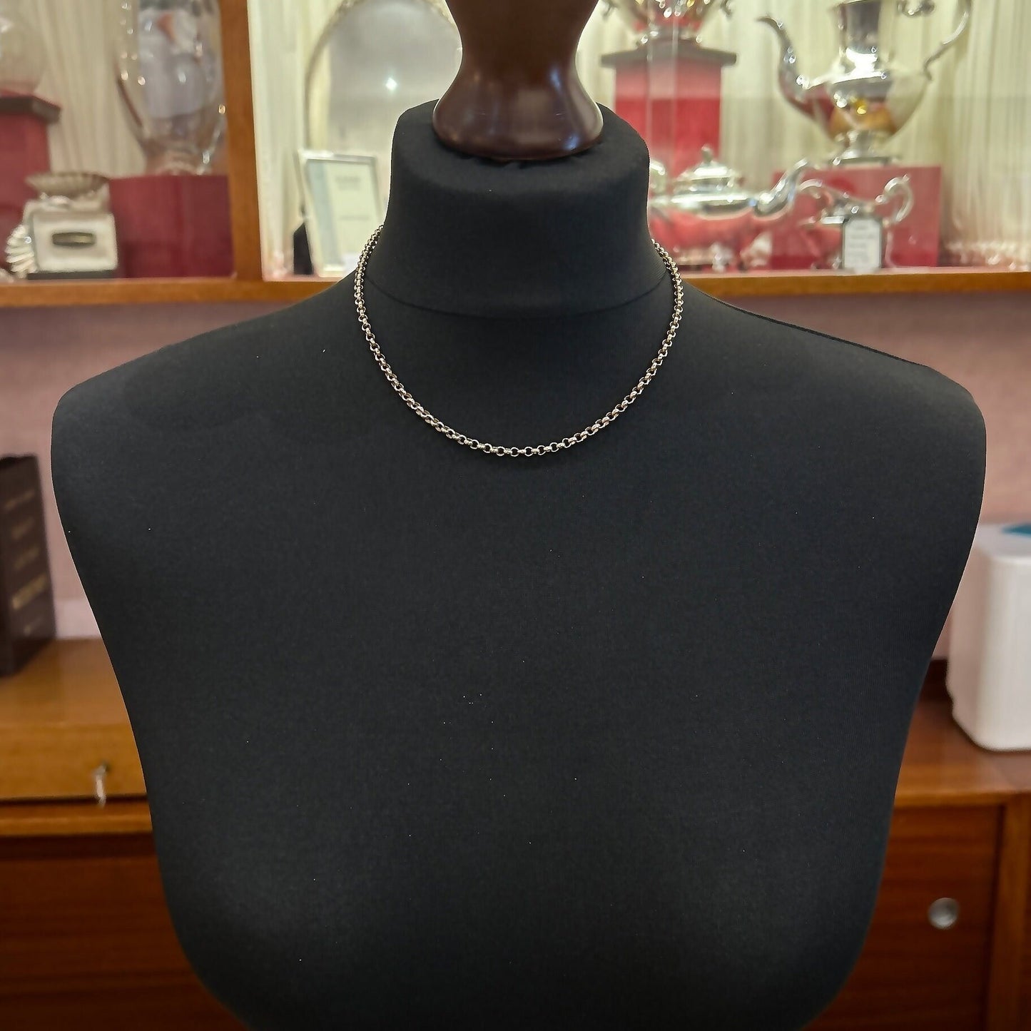 Antique 9ct Yellow Gold Edwardian Faceted Round Belcher Chain. Circa 1900, Excellent Condition, Big Barrel Clasp. 17 inches.