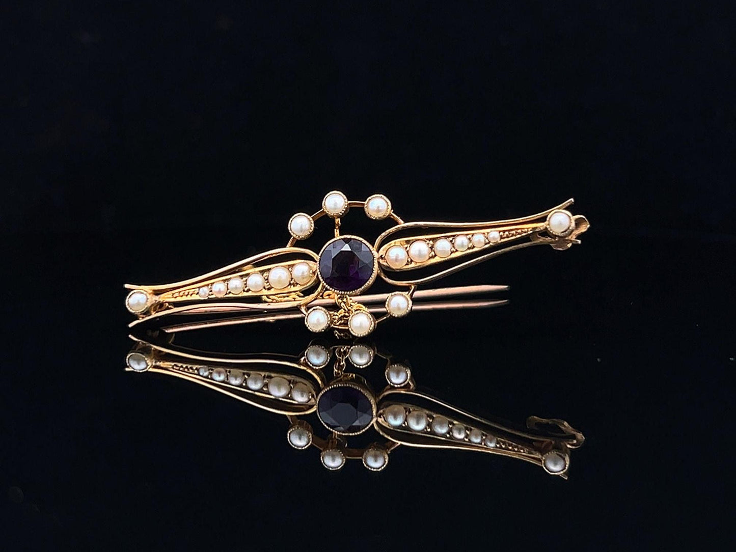 Antique Edwardian Amethyst and Natural Split Pearl 15ct Gold Brooch. Circa 1900. Nice Quality Example in Mint Condition.