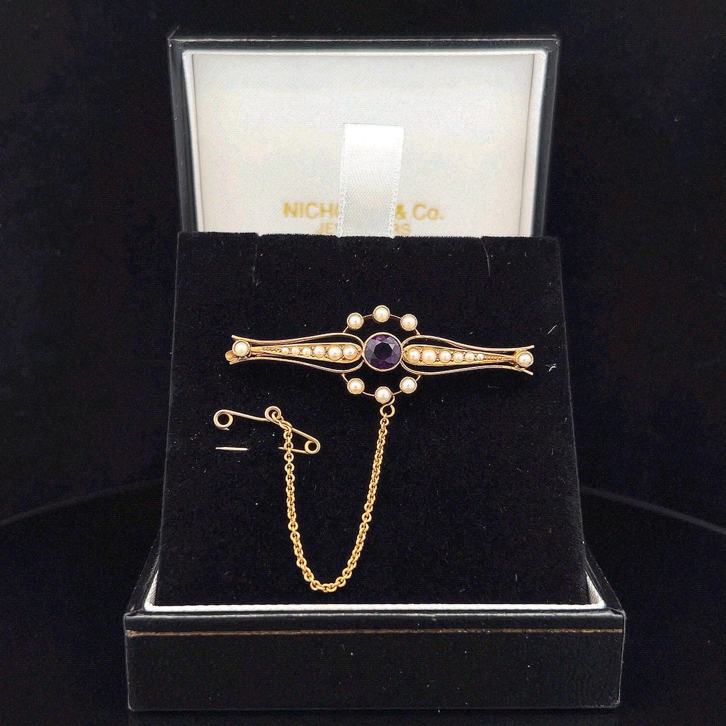 Antique Edwardian Amethyst and Natural Split Pearl 15ct Gold Brooch. Circa 1900. Nice Quality Example in Mint Condition.