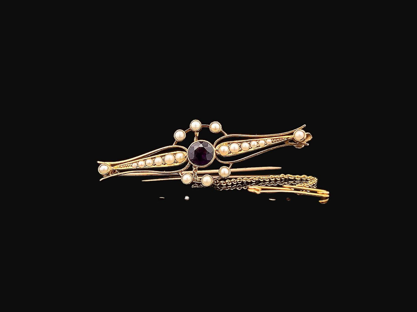 Antique Edwardian Amethyst and Natural Split Pearl 15ct Gold Brooch. Circa 1900. Nice Quality Example in Mint Condition.