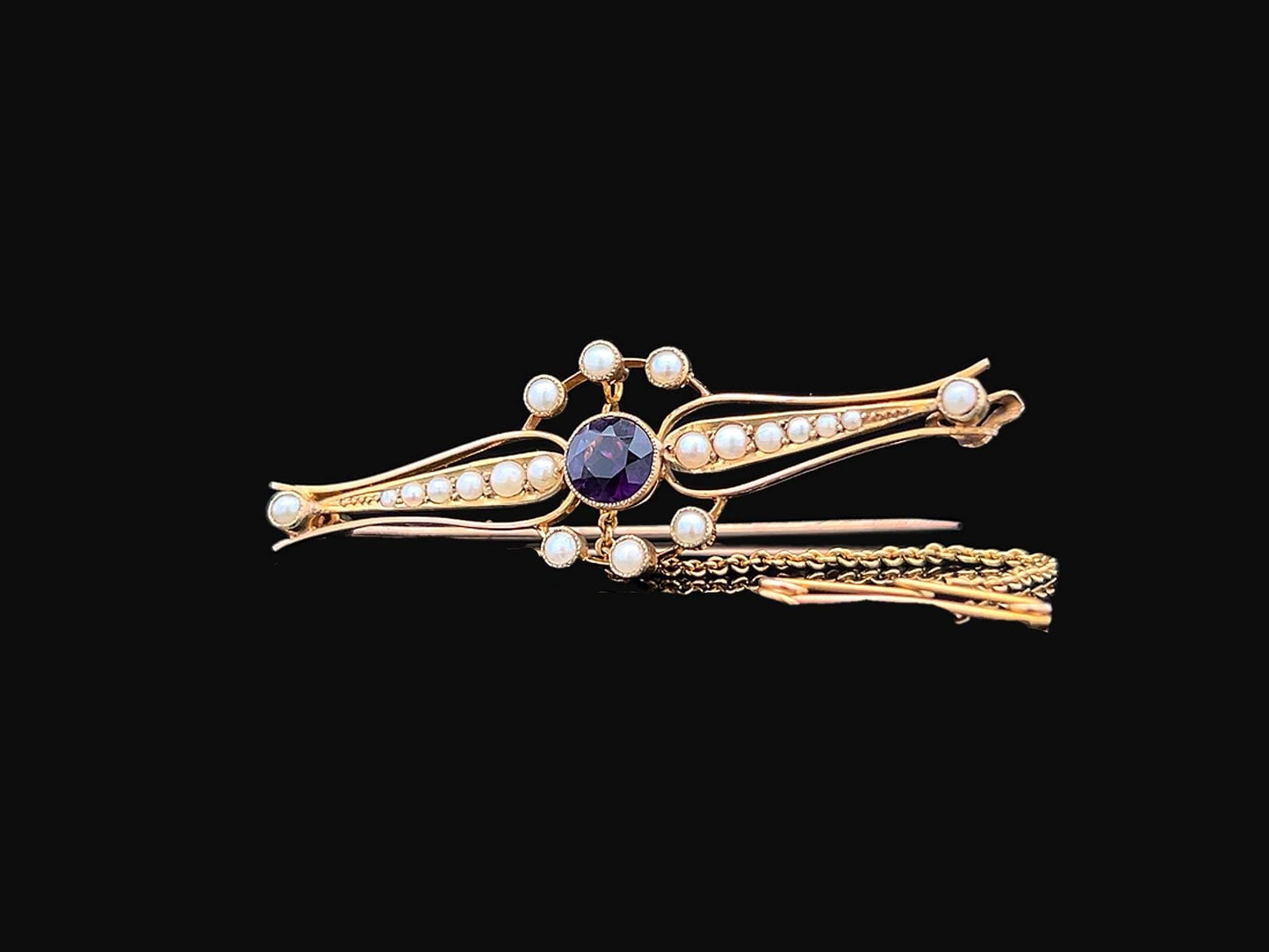 Antique Edwardian Amethyst and Natural Split Pearl 15ct Gold Brooch. Circa 1900. Nice Quality Example in Mint Condition.