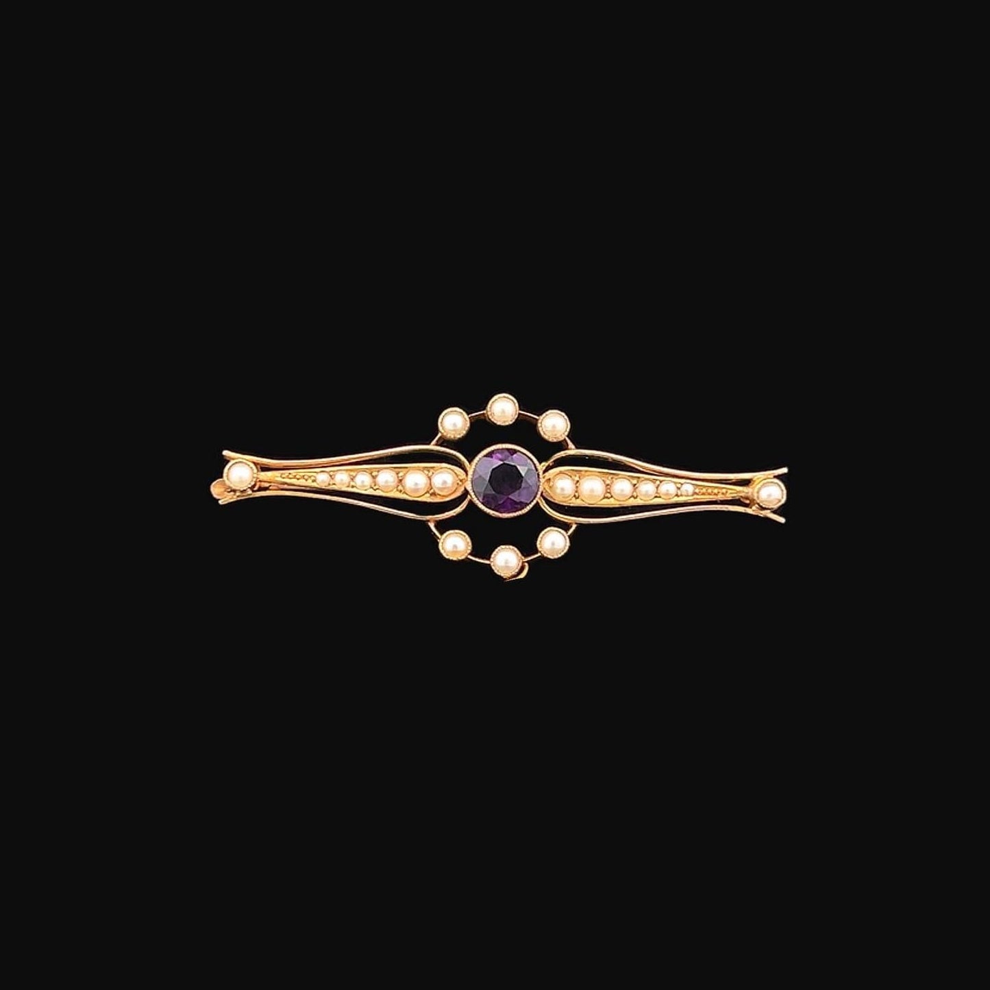 Antique Edwardian Amethyst and Natural Split Pearl 15ct Gold Brooch. Circa 1900. Nice Quality Example in Mint Condition.