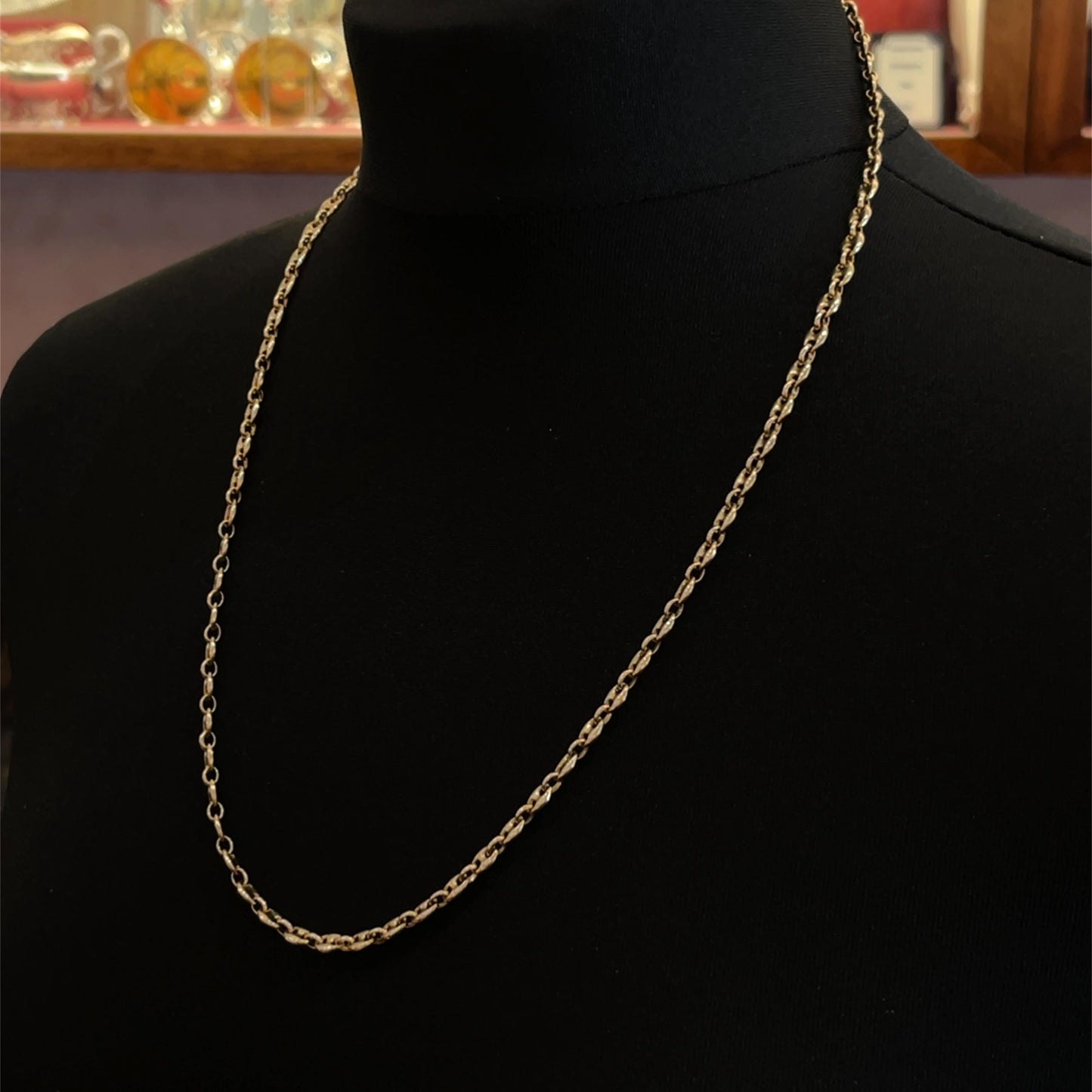 9ct Yellow Gold Marine Link Chain. 24 inches. Solid Example. Hallmarked London 1977. 25.3g
