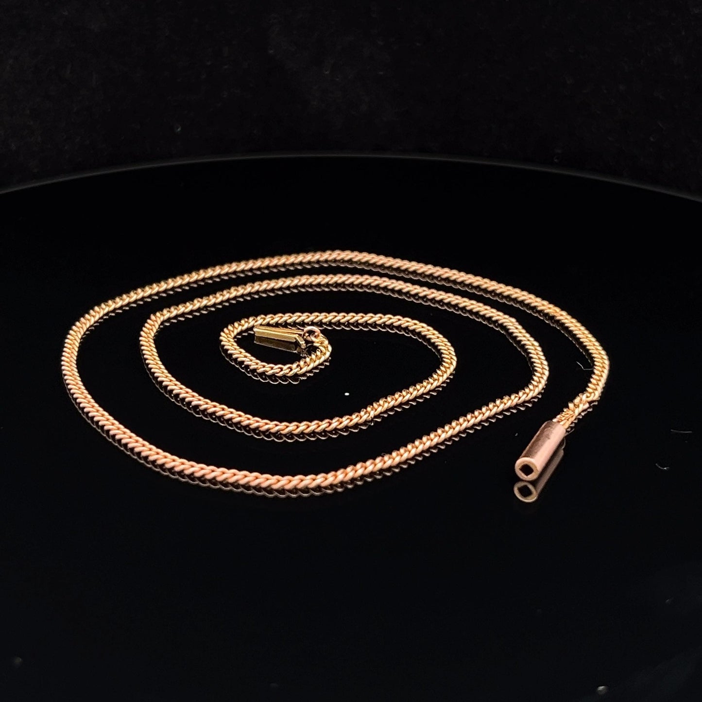 Antique 9ct Rose Gold  Curb chain 18" C.1900. Genuine Old One In Good Order. Perfect For Your Antique Pendant. '9ct' Tag Barrel Clasp. 4.2g