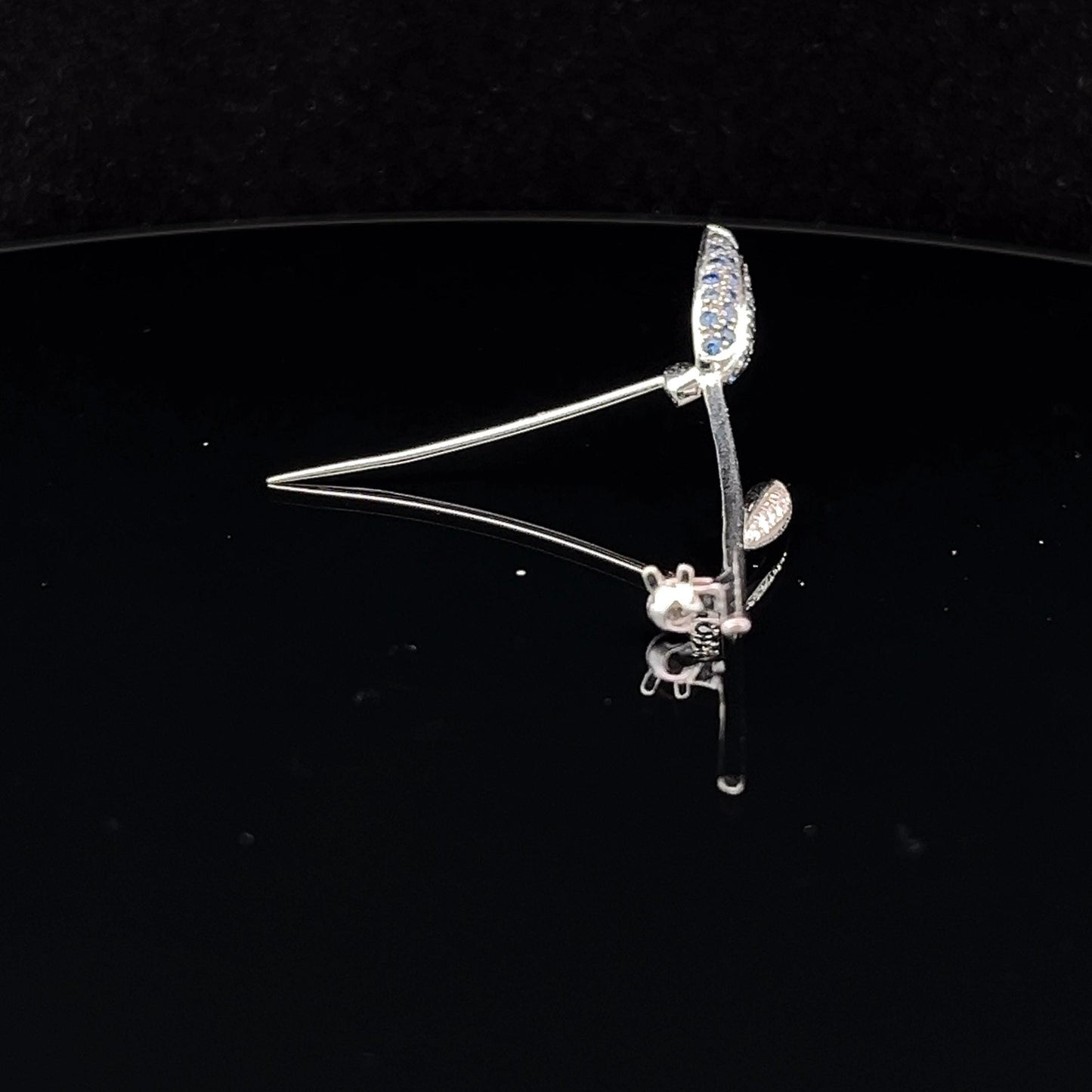 18ct White Gold Diamond and Sapphire Tulip Brooch.