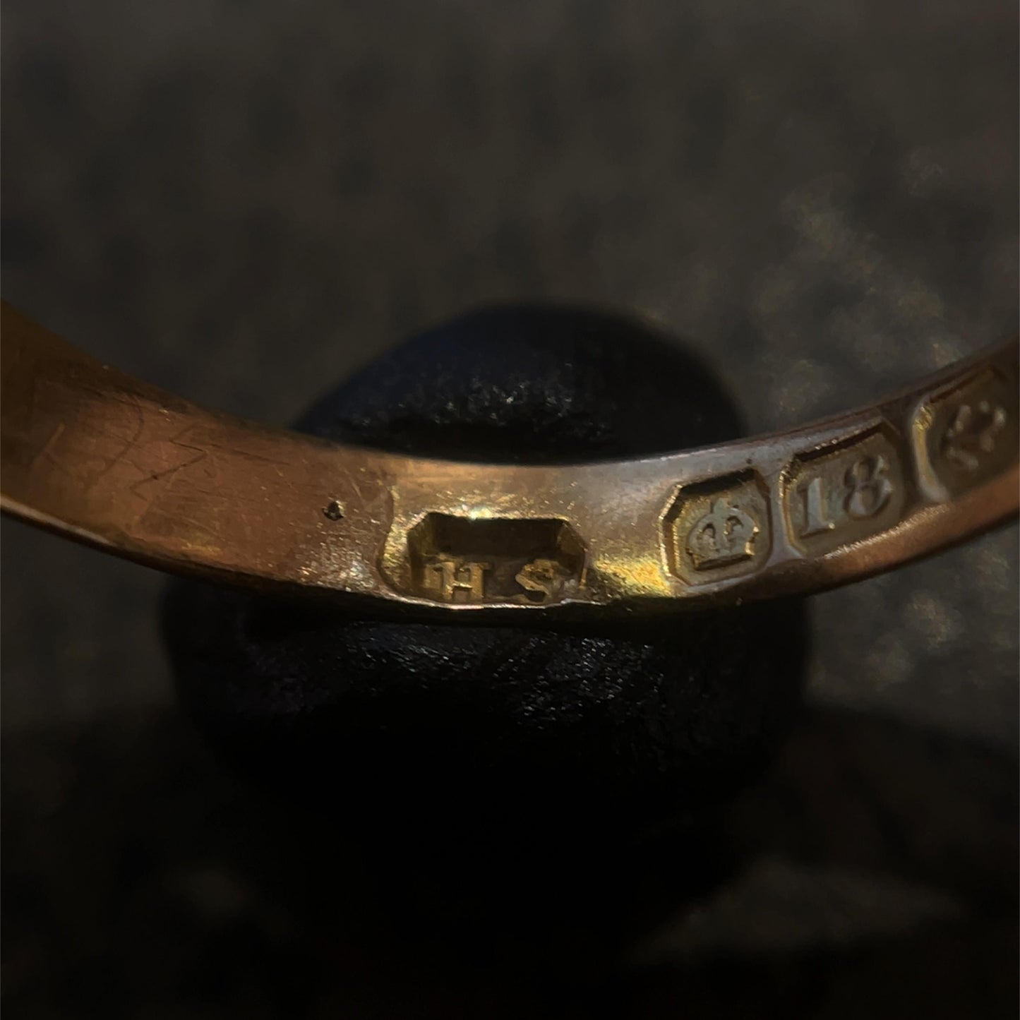 Antique 5 Stone Diamond Ring. 18ct Gold Carved Ring. Victorian. English. Hallmarked 1864.