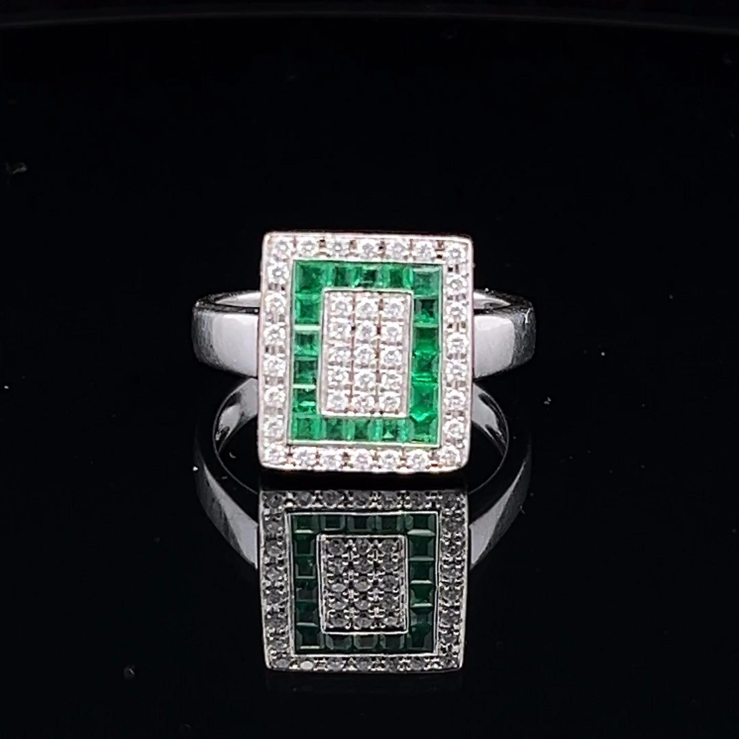 18ct White Gold Emerald and Diamond Art Deco Style Tablet Cluster. Pre-Loved Bargain.