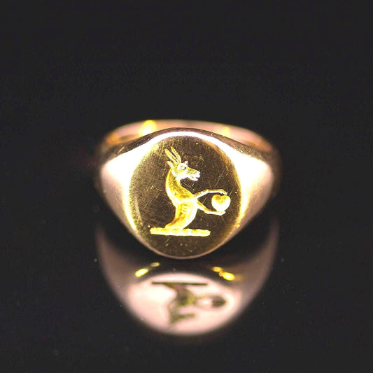 Antique 18ct Gold Seal Engraved Signet Ring. Hamilton Family Crest English Hallmarked 1922.