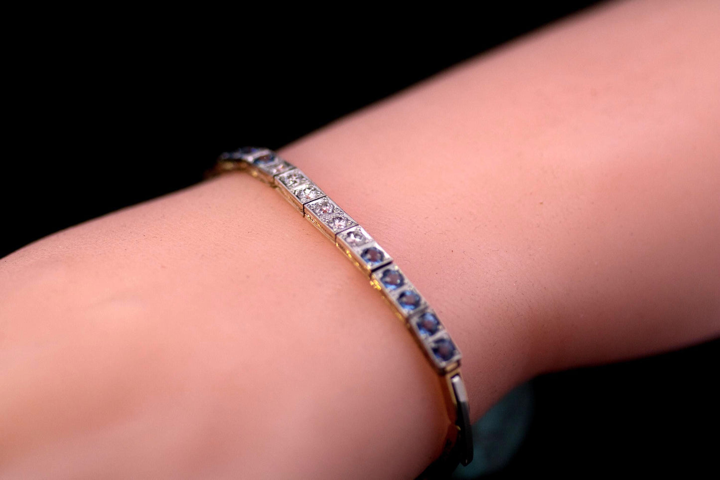 Antique Art Deco Sapphire and Diamond 18ct Gold and Platinum Articulated Bracelet. Tennis / Line Bracelet. Original fitted case