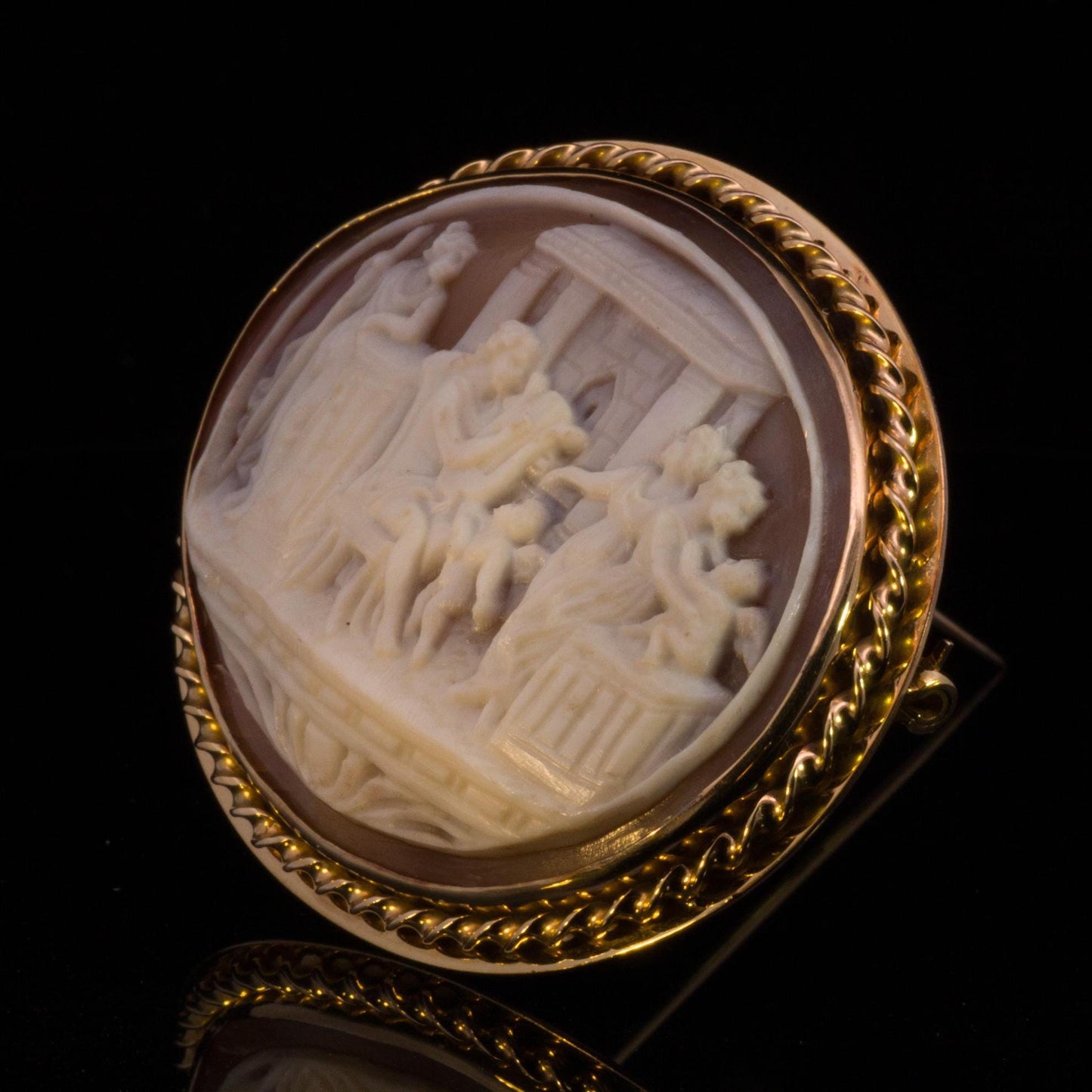 Stunning Antique 9ct Gold Shell Cameo Brooch. Beautiful Carving, Quality Heavy Gold Mount.